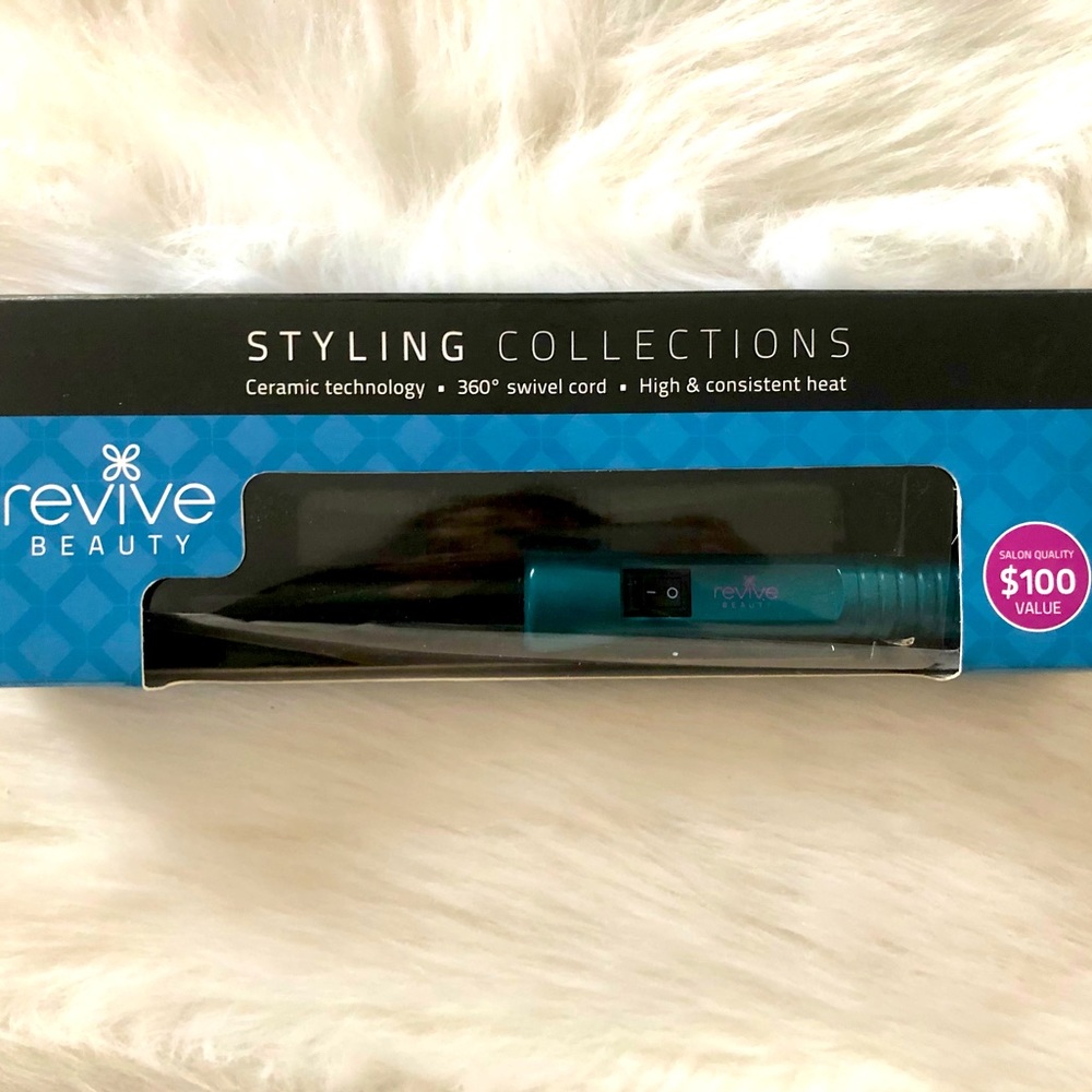 REVIVE BEAUTY PROFESSIONAL CLIP—FREE CURLING IRON
